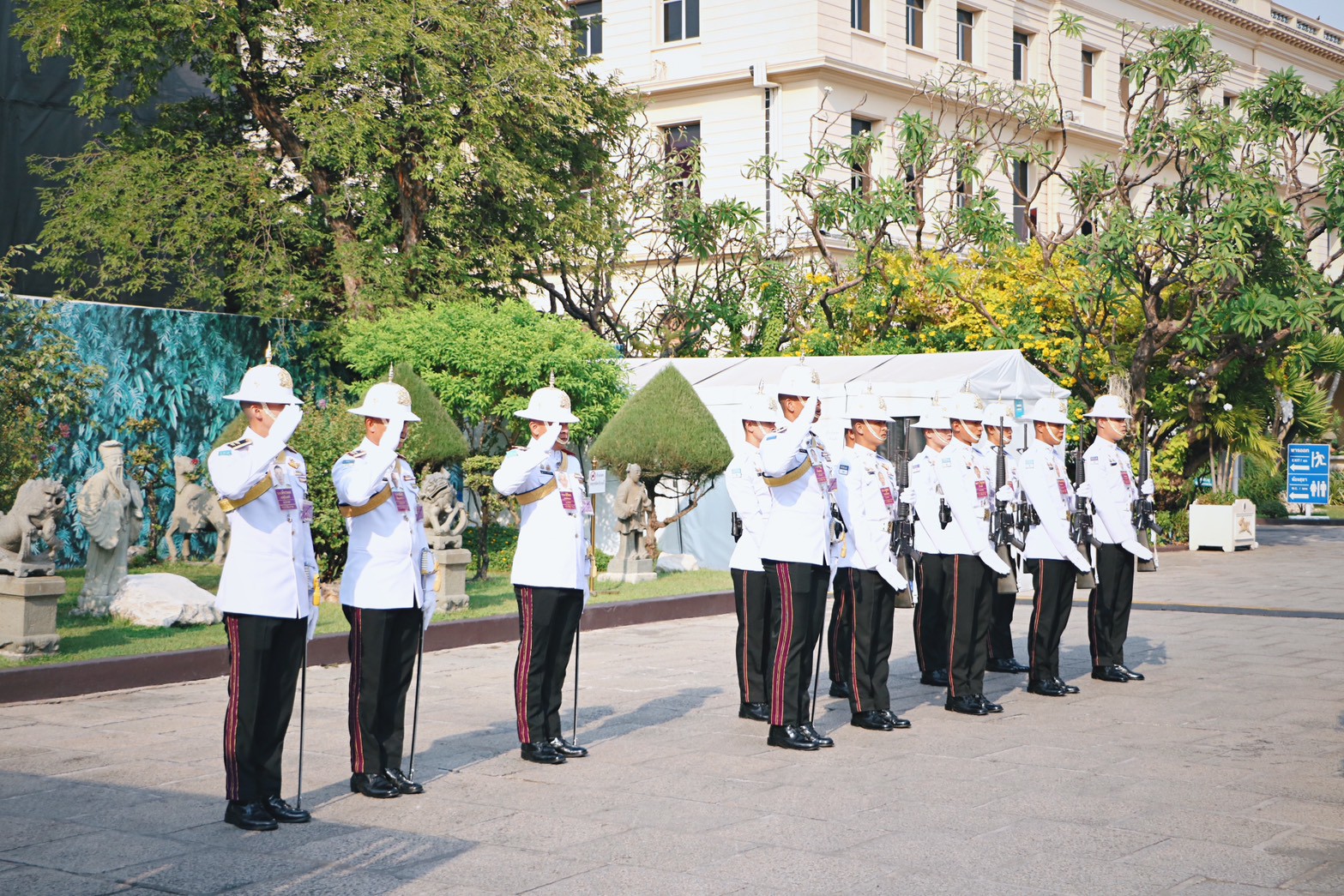 title - ส.ป.ก. ร่วมพิธีวางพวงมาลาถวายราชสักการะ ในพระพิธีธรรมสวดพระอภิธรรมพระบรมศพ สมเด็จพระนางเจ้าสิริกิติ์ พระบรมราชินีนาถ พระบรมราชชนนีพันปีหลวง ณ พระที่นั่งดุสิตมหาปราสาท